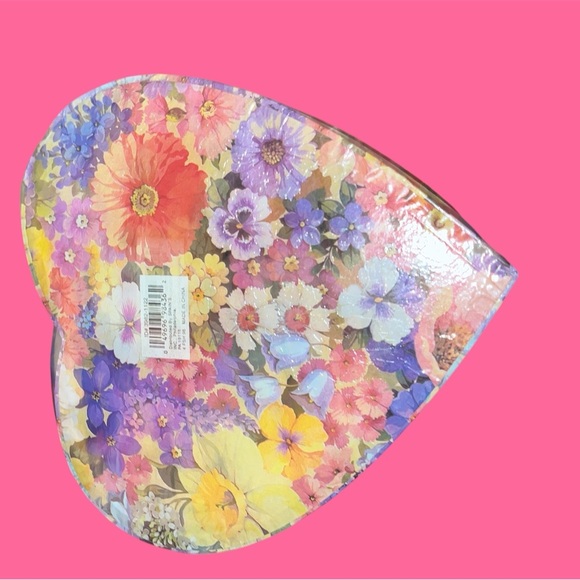 Floral Heart-Shaped Box - Picture 4 of 9